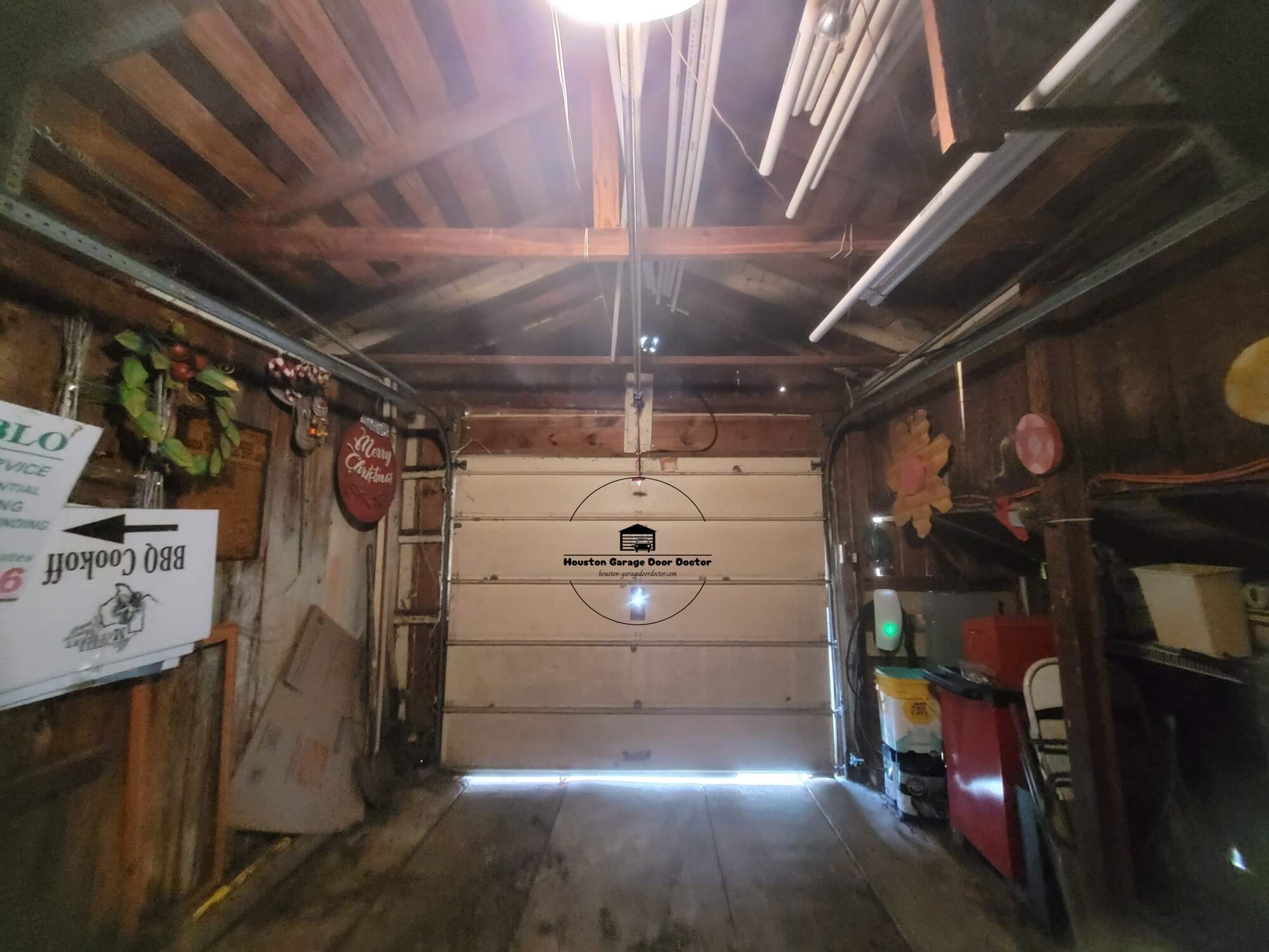 houston-garagedoordoctor.com_lgarage_door_repair