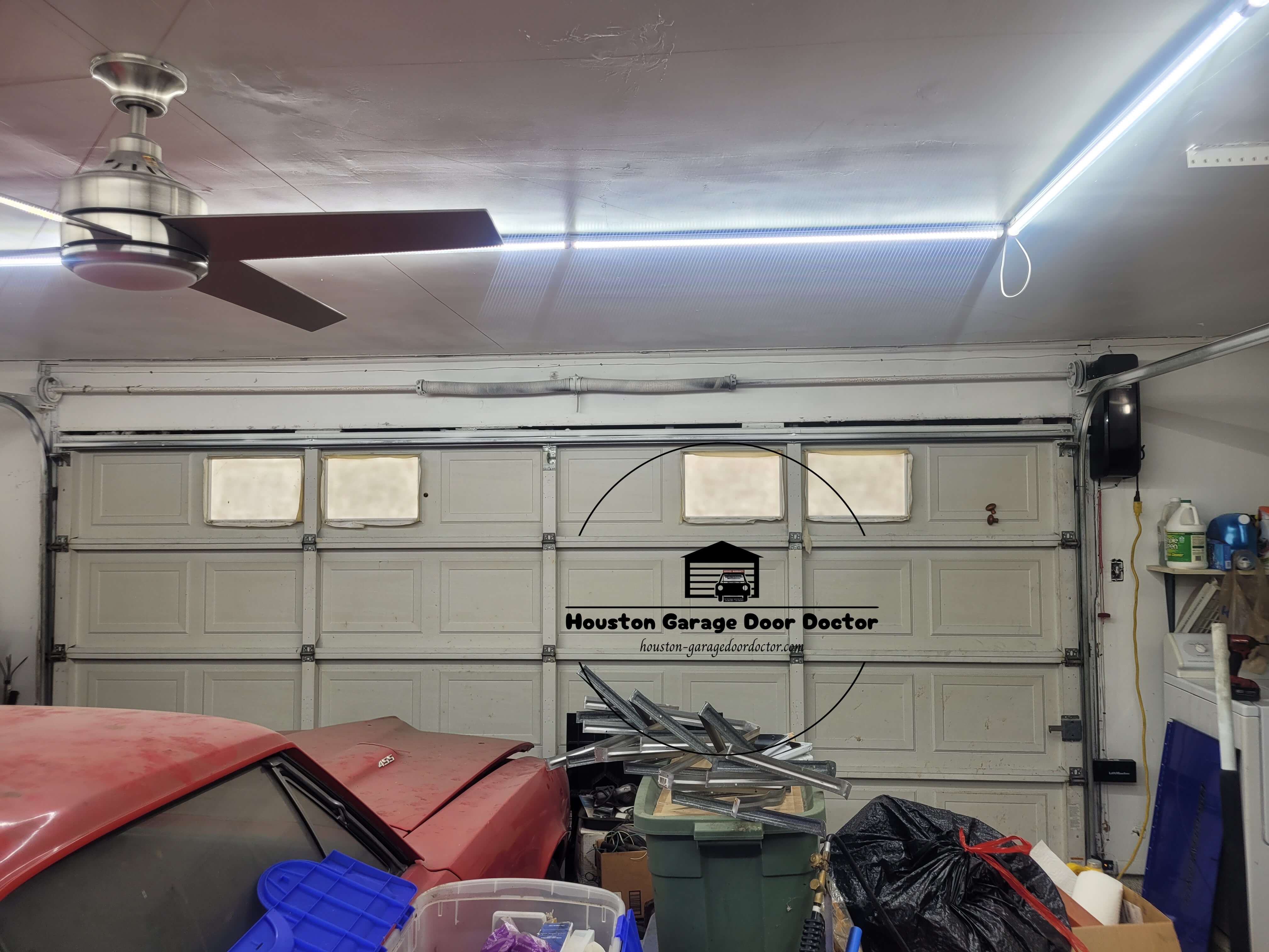 houston-garagedoordoctor.com_liftmaster_8900_garage_door_opener_install