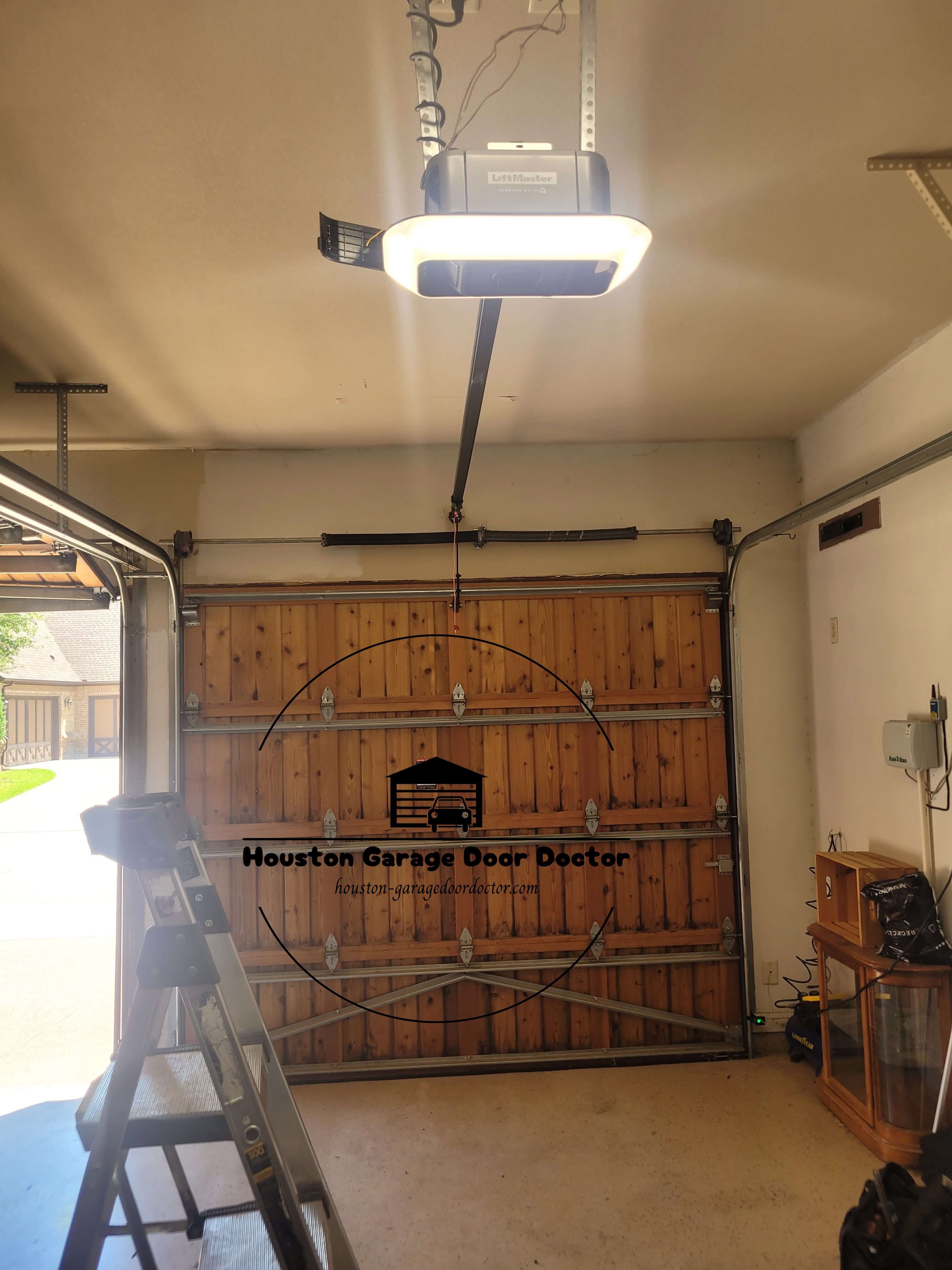 houston-garagedoordoctor.com_liftmaster_garage_door_opener_install